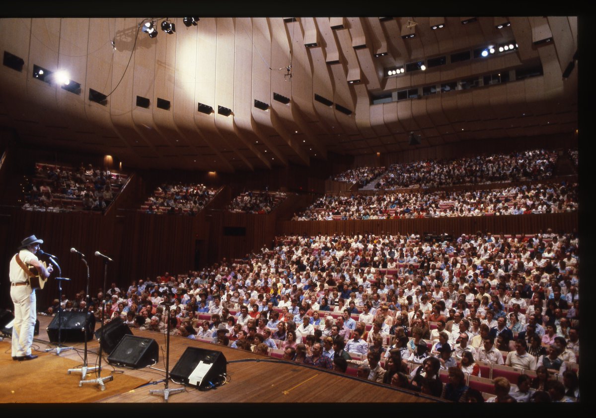From country pubs to the Opera House, Slim played them all. Where did you see Slim play? #SlimDusty #OperaHouse