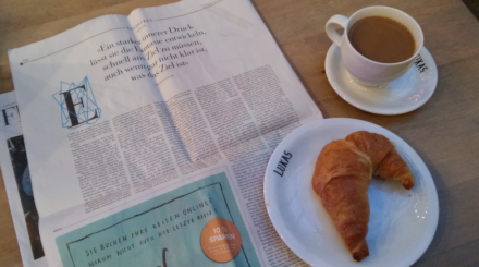 TextSkizzen's tweet photo. Die Ziffer „1“ bedeutet „eins“ – und nicht „eine“, „ein“, „einer“ oder „einem“:
• 1 Kaffee ✖️
• 1 Croissant ✖️
• dabei 1 Zeitung lesen ✖️
• ein Kaffee ✅
• ein Croissant ✅
• dabei eine Zeitung lesen ✅
#Schreibtipp #Ziffern #Zahlen https://t.co/3QnCfPfXMn
