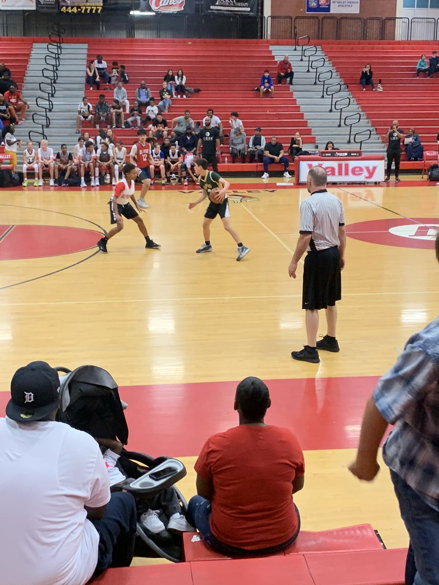 ronisbell4's tweet photo. Great job tonight Tommy, you balled out!!! .. you’re starting to carve your own nitch young fella! #NoDaysOff #RepLv @wodeallstars first class event coach, thank you again for putting this together! #WODE https://t.co/uXtRPGxrRZ