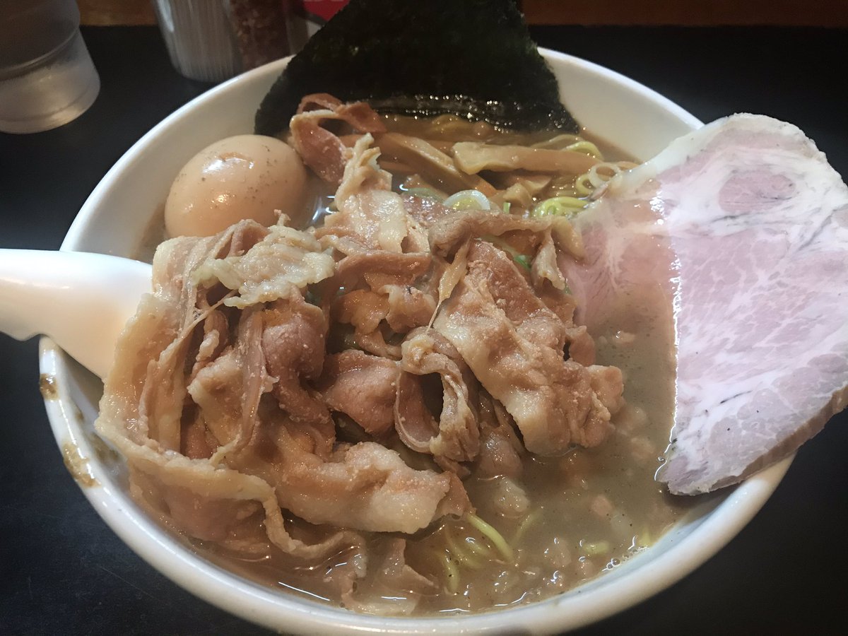 ジロリアン陸 一条流がんこラーメン総本家 四谷三丁目 下品1000円 人並びで着丼まで1時間ちょっと待ち うまいなぁー しょっぱくて喉渇きまくりすてぃ そのあと食べログ3 87のたいやきわかば かなり並んでた 正直たいやきだからめちゃくちゃにうまいっ