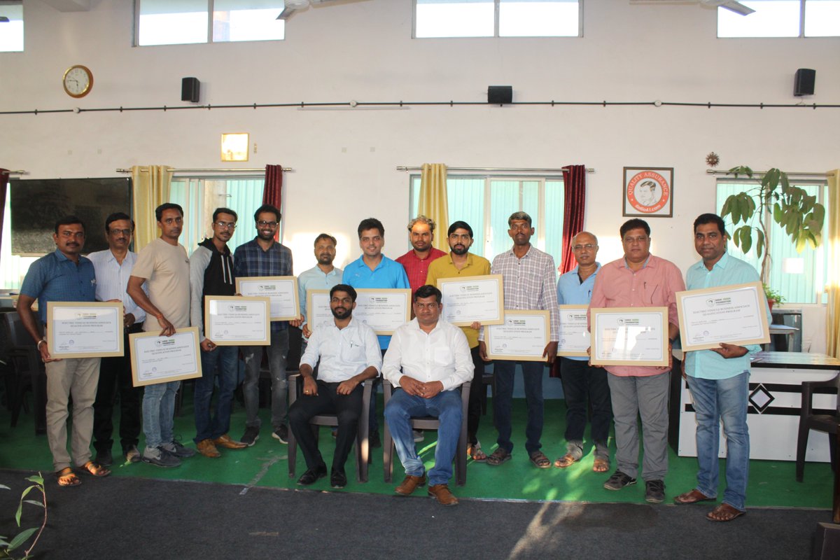 GoGoFoundation1's tweet photo. Participants were successfully certified after completion of the Electric Vehicle Business Associate Qualification Program.
@gogoa1com @KimiMotors 
#ElectricVehicle #electric https://t.co/HosjLUZkUd