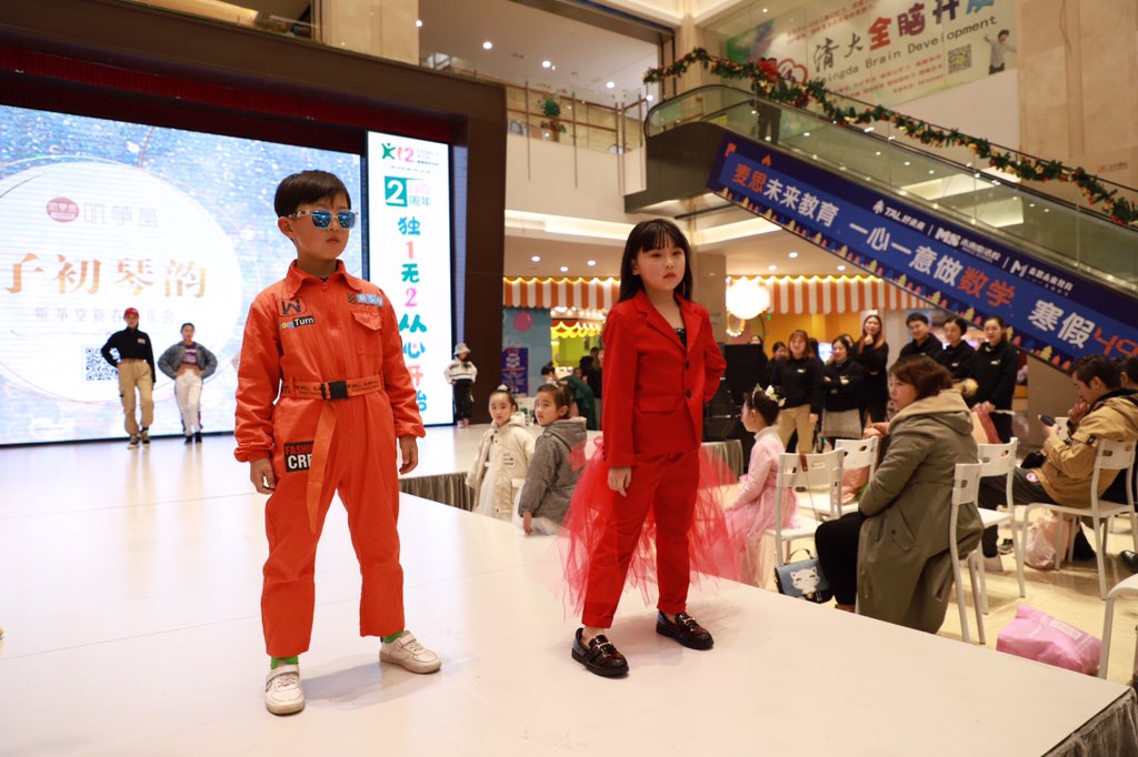 CHNDW's tweet photo. T Stage Show https://t.co/72J4U7IPHq