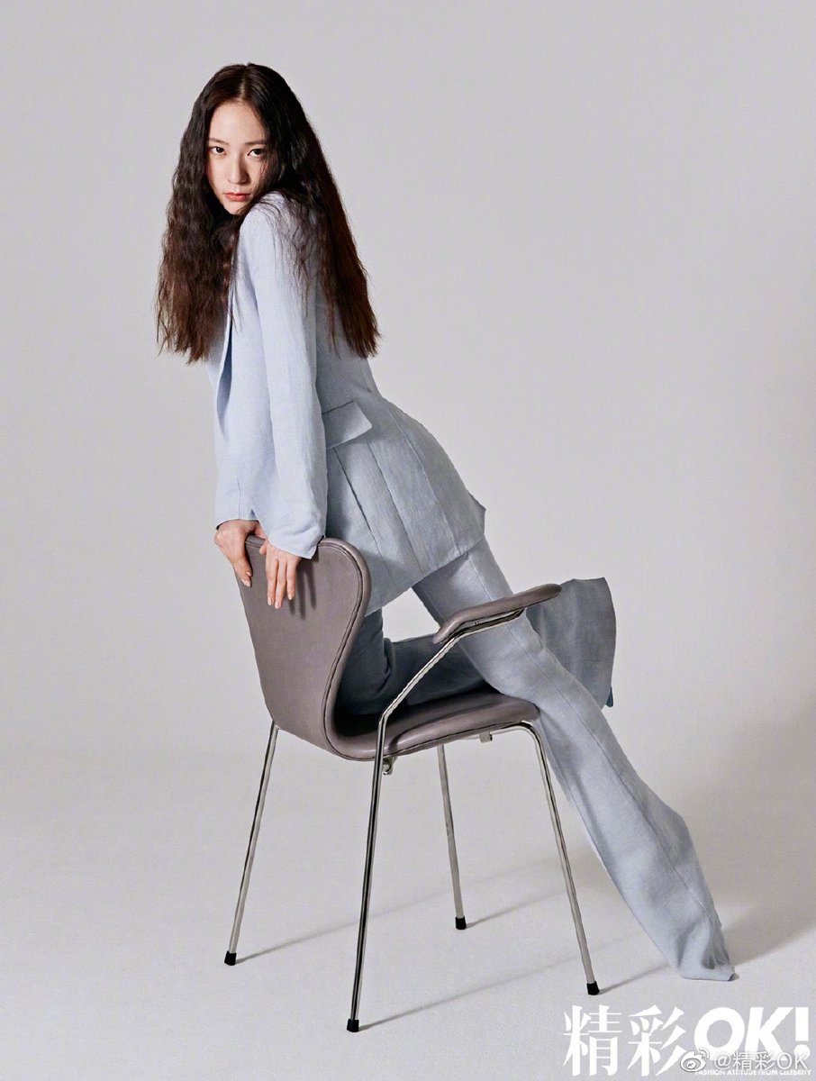 okeyehun's tweet photo. Nobody poses in chairs quite like Krystal does https://t.co/GEzdOgwCkY