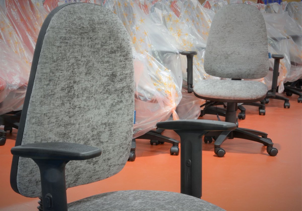 summit_1977's tweet photo. Exotic #operatorchairs here for @BlueleafCare Unusual but very gratifying choice of fabric, Juno Collection from @aguafabrics. Waterproof, stain resistant & anti-microbial. Chenille type feel. We use this a lot on #loungeseating, rarely on #swivelchairs https://t.co/1ZCXUuojjB https://t.co/p4sUt2C1sv