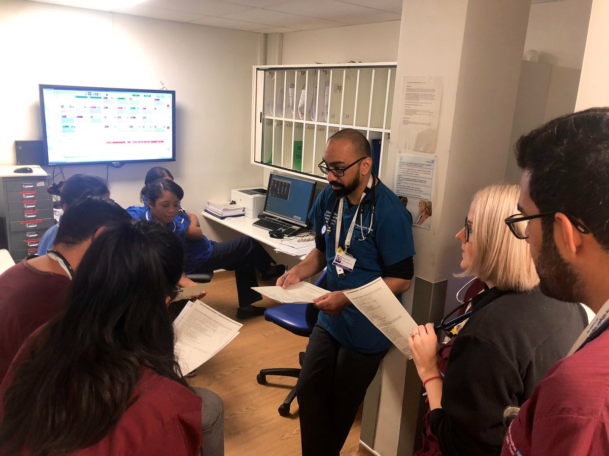 Opportunistic learning opportunity for #teamem in the ED <a href="/HillingdonNHSFT/">The Hillingdon Hospitals</a>  looking at risk assessment for blood borne viruses! #pep. Thanks team!