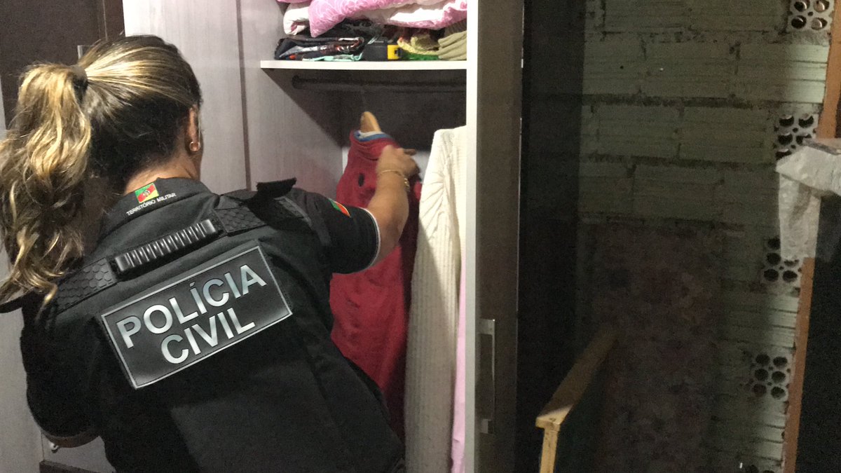 policiacivilrs's tweet photo. #operacaomariaspc Haverá coletiva de imprensa às 10h no auditório do Palácio da Polícia. 
#operacaomariaspc https://t.co/fyOVmXYvxz
