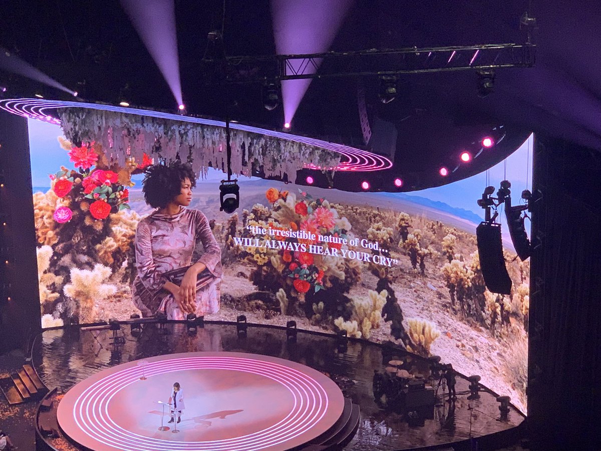 rfjfan's tweet photo. Opening night of #colourconference ! Thank you Ptr @bobbiehouston for a very relevant message. #Hillsong https://t.co/FEpH6dPPvC