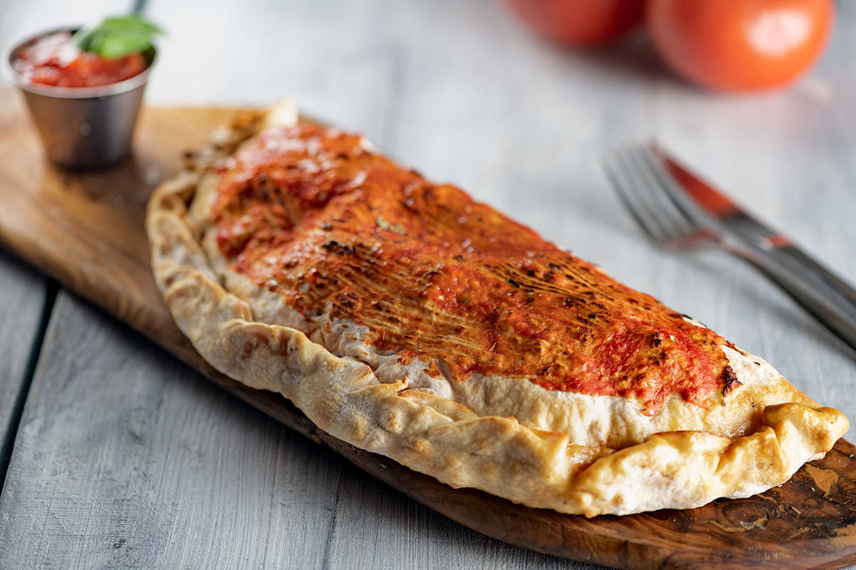 Mazzo_ItalianF's tweet photo. 👨‍🍳 ¡Una irresistible combinación de los ingredientes más deliciosos! ¿Todavía no has probado nuestra #Calzone? 🍕🥧

#FelizJueves https://t.co/ISNbrGZSgh