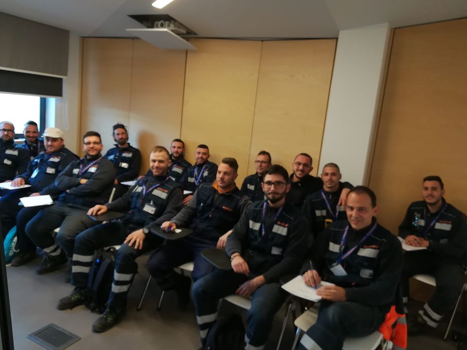 IBCHappyWorking's tweet photo. @IBCHappyWorking 
Sala meeting Skylab allestita per ospitare corso di formazione Barbagli per il Condominio 💦⏱
Brindisi 04/05 Marzo 2020
#SaleMeetingPerAziendeCheContano
https://t.co/uA6XUiQanF https://t.co/tBdaQZ9F0f