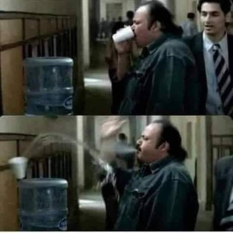 Aqwall1_'s tweet photo. -تسلمي يا بنتي دا انا بقالي ٧٠٠٠ سنه هنا فالشمس محدش اداني بوق ميه ، و القمر منييين ؟
-الصين 
-....... https://t.co/0VInKx8wGG