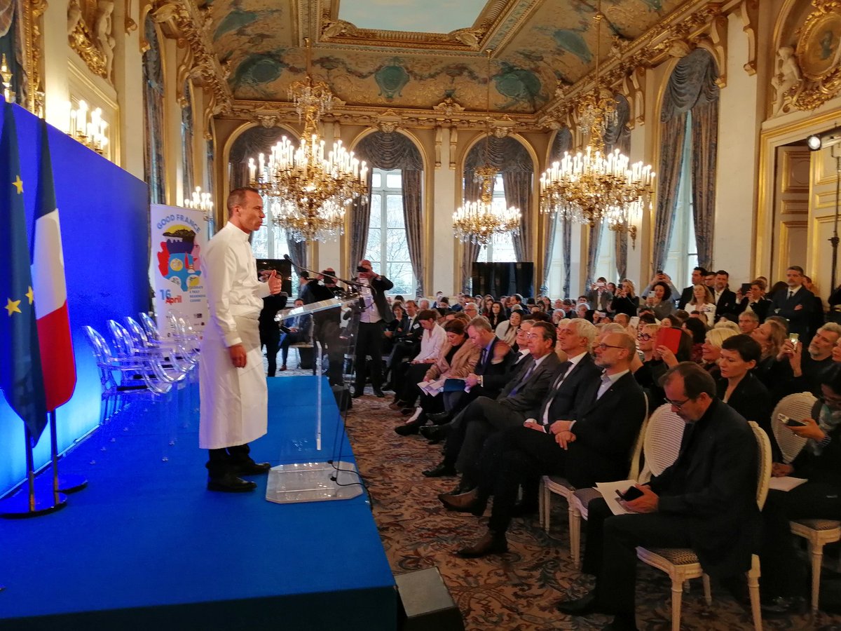N_Renaissances's tweet photo. 🍽️ Lancement officiel de la 6eme édition #GoutdeFrance !
Le #CentreValdeLoire et ses produits seront mises à l'honneur partout dans le monde avec un ambassadeur de marque : @christophehay1 ⭐⭐
Faisons rayonner notre gastronomie et notre savoir-faire 😋
#GoodFrance https://t.co/LRnz6ZoHmZ