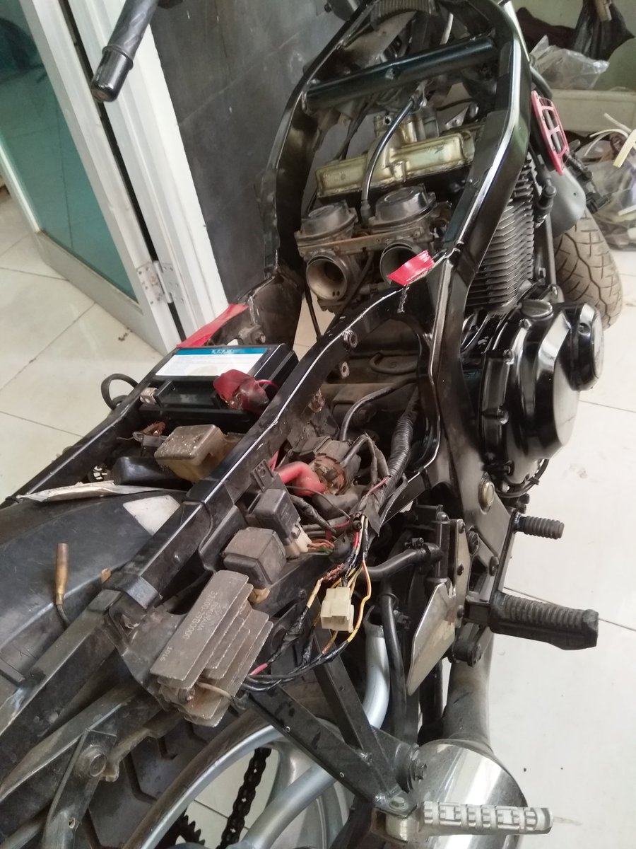 MontirBudi's tweet photo. Gs 500 ... servis
#servismoge
#servismogebandung
#gs500
#suzukigs500
#tuneupmoge https://t.co/CPnhV2ocH0