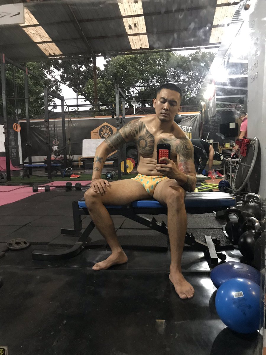 Aku bersama Tara Basro. 

Sama yang laen juga deng. Ada Tono, Tanto, Diki dan Sanca 😂