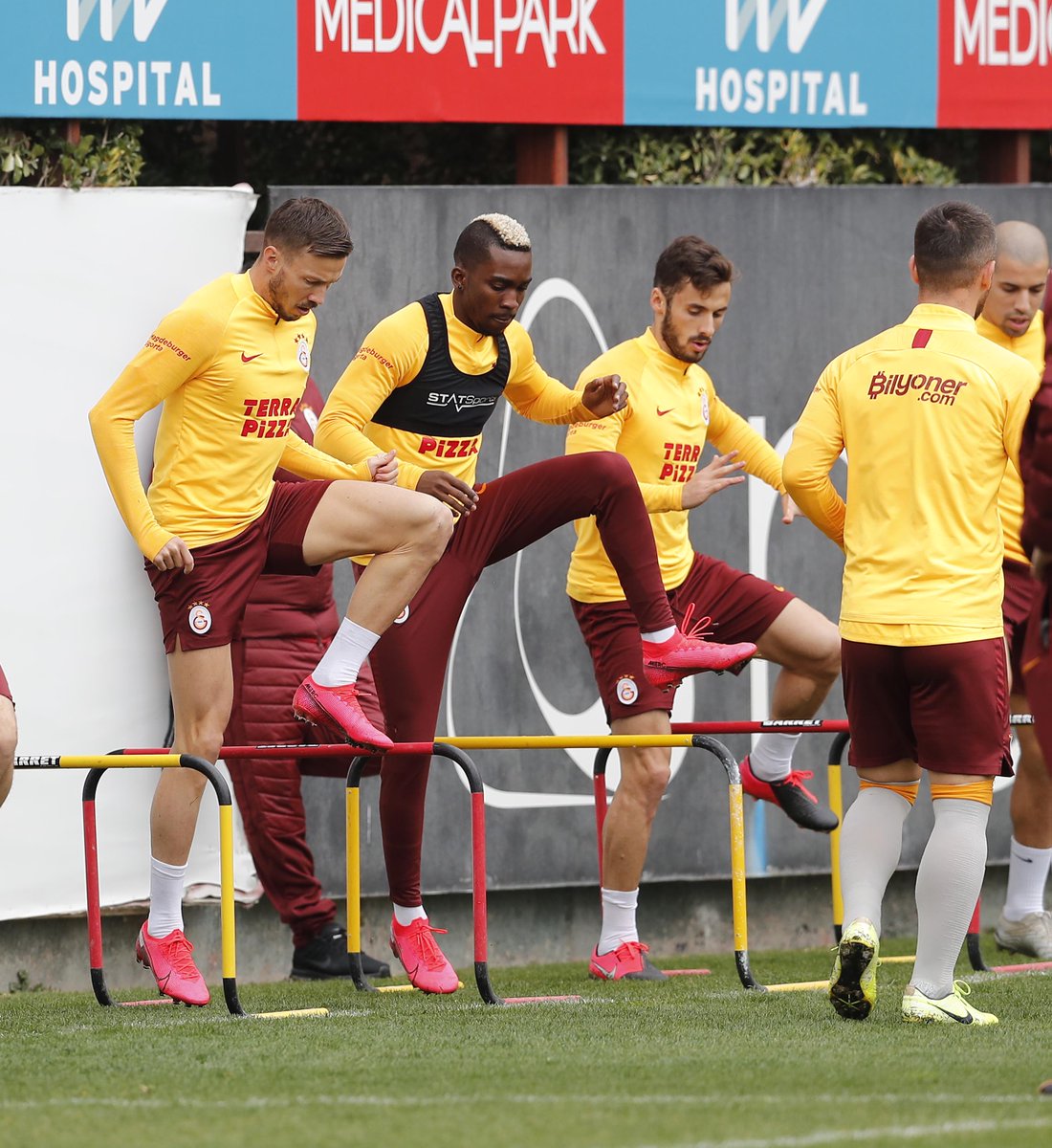 GalatasaraySK's tweet photo. 📸 Aslanlarımız, Süper Lig Cemil Usta Sezonu 25. haftasında Pazar günü deplasmanda oynayacağı DG Sivasspor maçının hazırlıklarını bugün gerçekleştirilen antrenmanla sürdürdü.

Detaylar için 👉 https://t.co/bEahUct787 https://t.co/dOOe5S830H