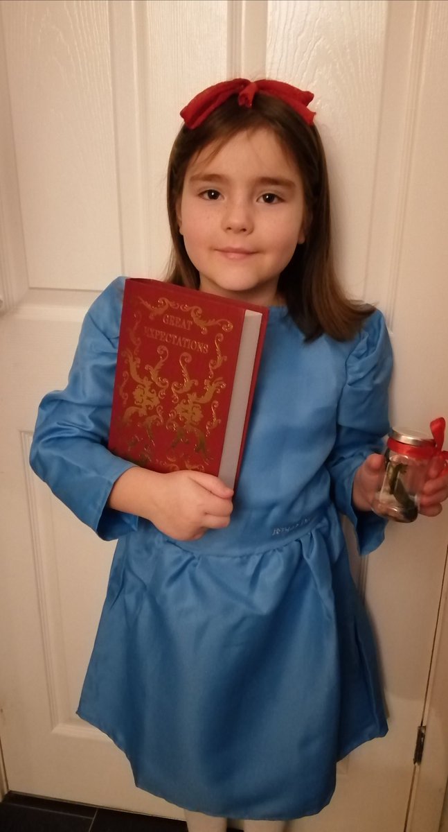 JplLynsey's tweet photo. @roald_dahl here's my daughter dressed as her favourite character matilda #WorldBookDay https://t.co/6GR3xuAOVI