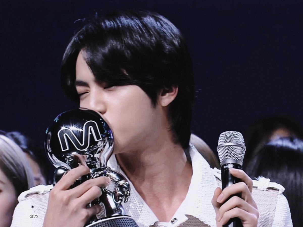 BTS_GRAY's tweet photo. 😘 #JIN #방탄소년단진 #BTSJIN @BTS_twt https://t.co/2ZOM5CuRRA