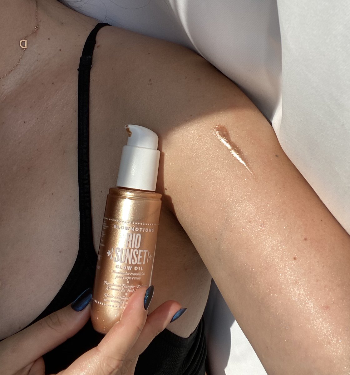 hellogorgcrew's tweet photo. Check out my review of Sol De Janeiro Glowmotions Glow Oil on the blog!

#bodycream #soldejaneiro #glowmotionsglowoil #solglowoil #glowmotionsbodycream #bodyoil #sol 

Read Here: https://t.co/T3VlRi3riN https://t.co/KjGT0BGb6o