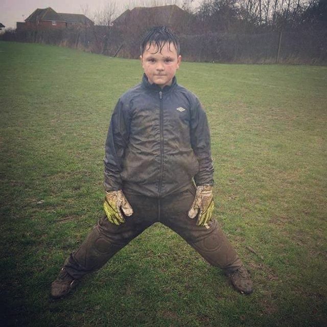 ManCaveGamingUK's tweet photo. One of my fave pictures of my boy from a couple of years ago. Think this was #under8s maybe. #goalkeeper #goalkeepertraining #workinghard #football #grassroots #grassrootsfootball #muddyfootball #hardcore https://t.co/smUzIG6BRv https://t.co/nwcrH3cYAp