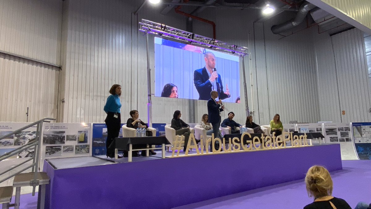 Nuzmar's tweet photo. Comenzamos el #DíaInternacionalDeLaMujer en
Cuarto año consecutivo de la Mesa redonda #DeGénero en
#AirbusGetafePlant... ¡Arrancamos! @LeticiaDolera @nu_alabao @marinaLobL @ctxt_es @cristina_plazas @Natalia_Pablos7 @manuelburque @monicaadepe @vjimenez @mikelemora https://t.co/TJq54GwGbq