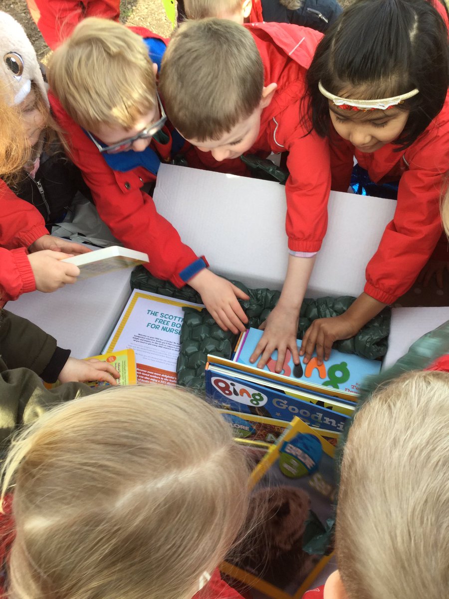 DrakiesELCC's tweet photo. The children delighted to be opening their books from @TheSun in time for #WorldBookDay2020 #thesuntokens #welovetoread https://t.co/hozV8XSeXL