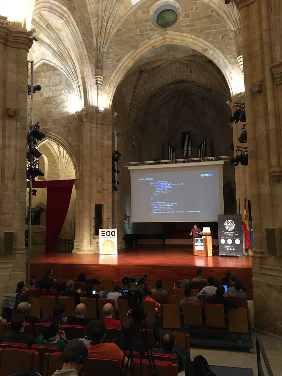 DevOpsDaysCC's tweet photo. .@javirevillas hablando sobre observabilidad, la NASA, OpenSource y algunas cosillas más ¿Mola, eh?

#Observability #DevOps #DevOpsDays #DevOpsDaysCC20 https://t.co/iBDBhf3dxi