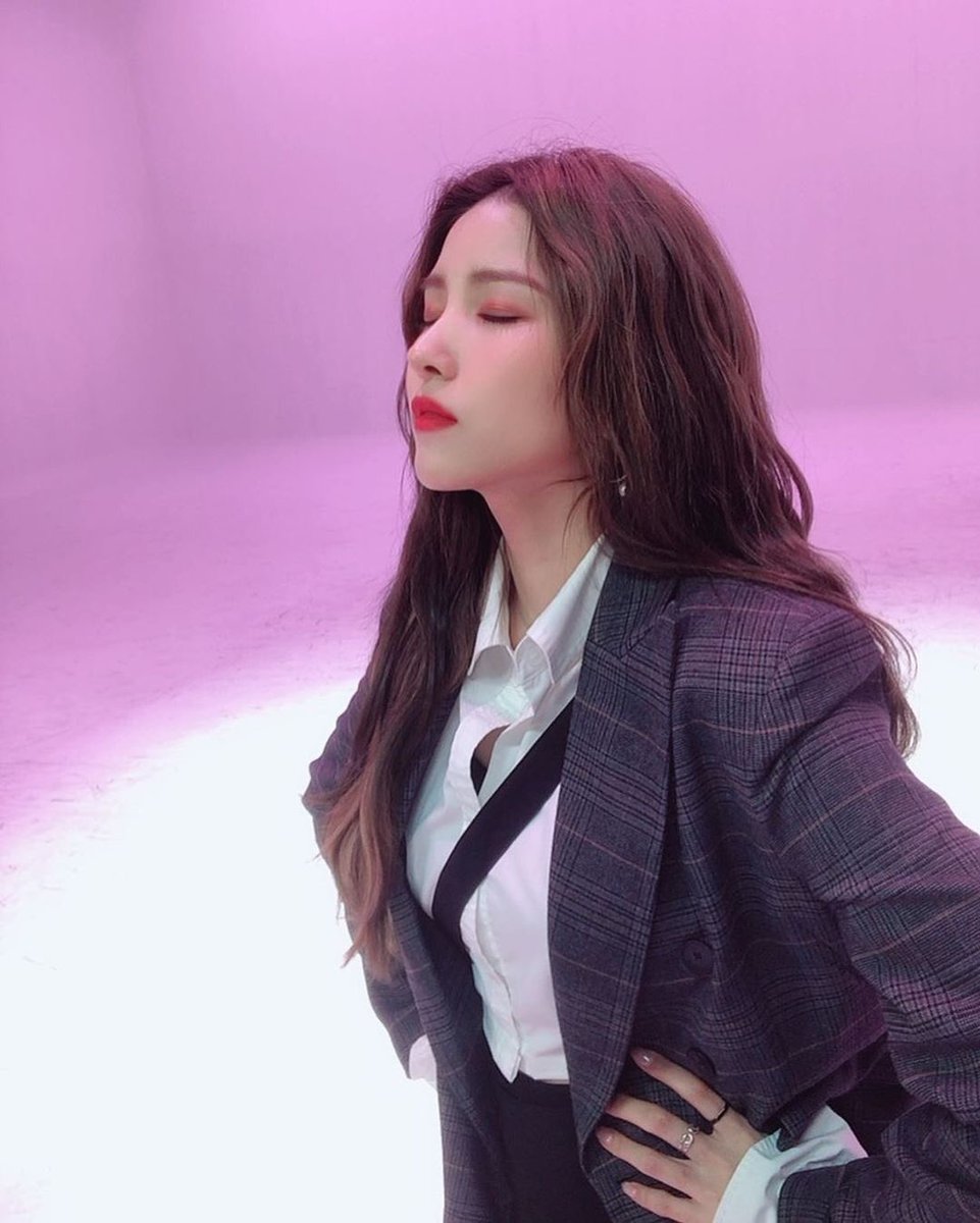 SinBNeck's tweet photo. [📷 #IG_POST] 200305 @GFRDofficial Instagram update with SOWON

"🖤”

#여자친구 #GFRIEND #SOWON #소원 https://t.co/k7odf3xi6G