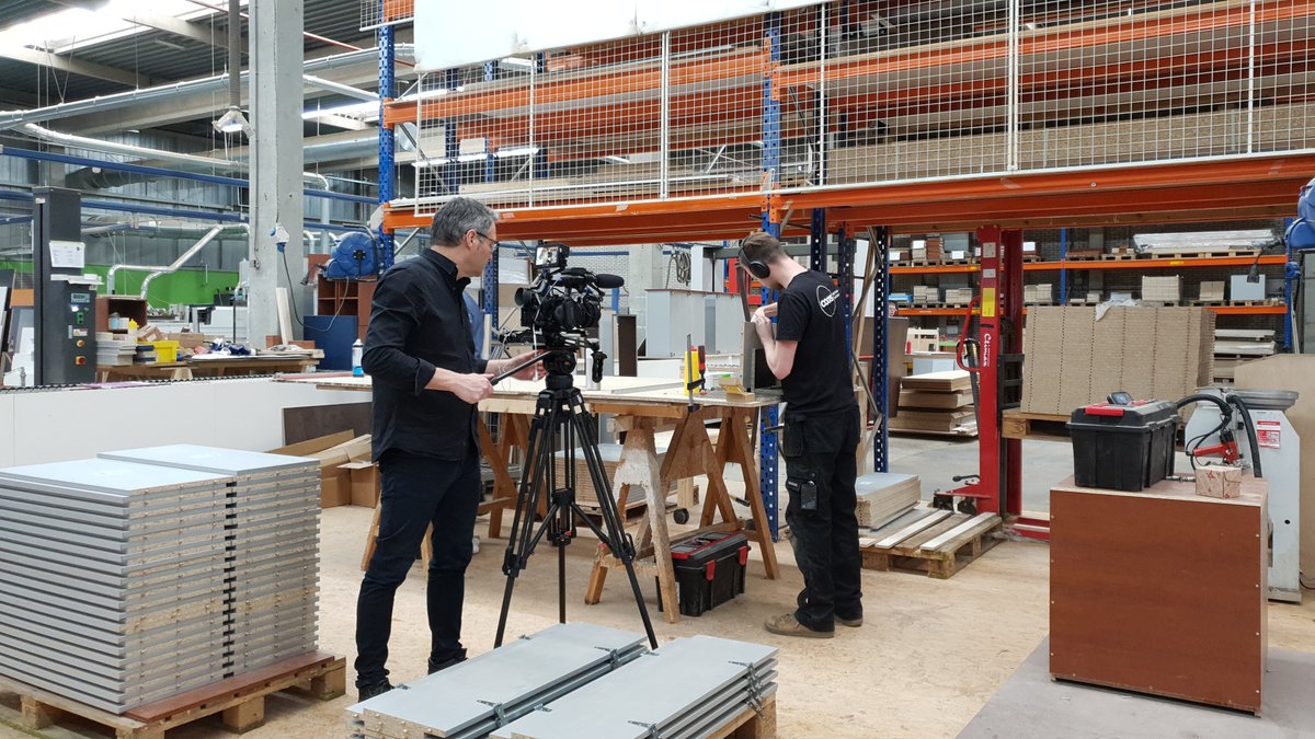 Coorsinteriors's tweet photo. Vanochtend heeft een filmploeg van RTL Z bij Coors opnames gemaakt voor het programma 'Next Level’. 

Benieuwd naar het eindresultaat?

Op zondag 22 maart rond 17:00 worden de opnames uitgezonden op RTL-Z. De herhalingen zijn te zien op 24 maart en op  26 maart. https://t.co/WRT9Rd3SA7