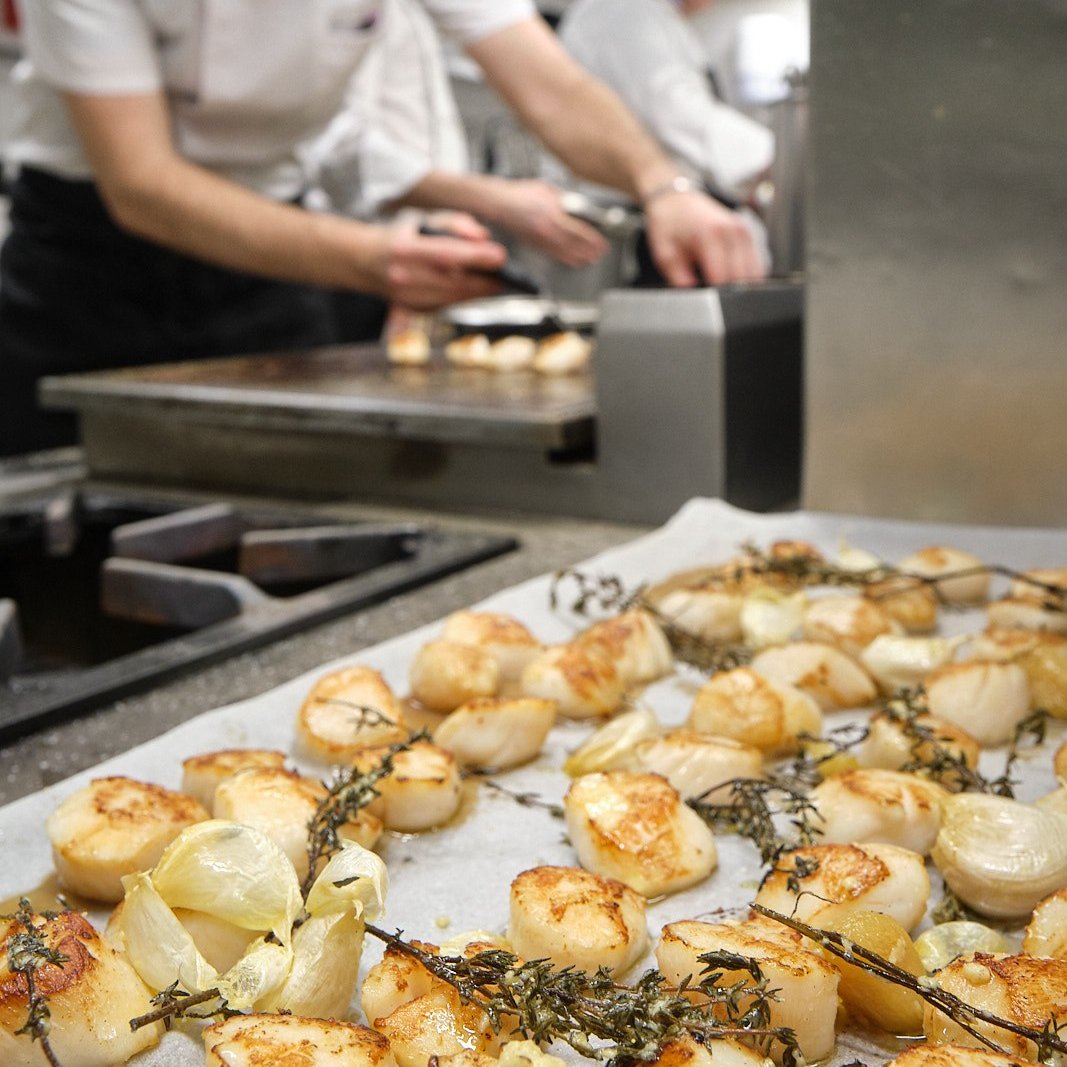 L’envers du décor du restaurant 202 RIVOLI 🍋
De la passion révélé dans chaque assiette, exécutée dans un style méticuleux 
Votre table vous attend 💌 Infos &amp; résa : 01 44 58 43 40

#Sjamoments #Paris #Restaurant #tuileries #Foodie