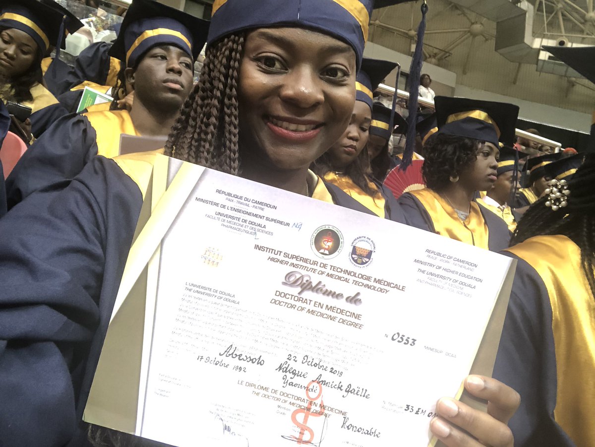 Dr_A_N_A_G's tweet photo. Et voilà, depuis le 04/03/2020 à 13h23 je suis devenue officiellement Dr en médecine ✨😊
 Thank to God! Thank to my family! https://t.co/RnveRbpVc7