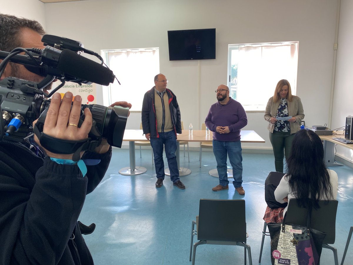 aytoguadaira's tweet photo. En la Biblioteca Editor José Manuel Lara, jornada ‘Women in bussines’, donde se aborda el papel de la mujer en la empresa y las experiencias exitosas de emprendimiento femenino en #AlcaládeGuadaíra con la delegada de Des. Económico @gelesballester @aemprende y @areaemprende https://t.co/4COKTlEddS