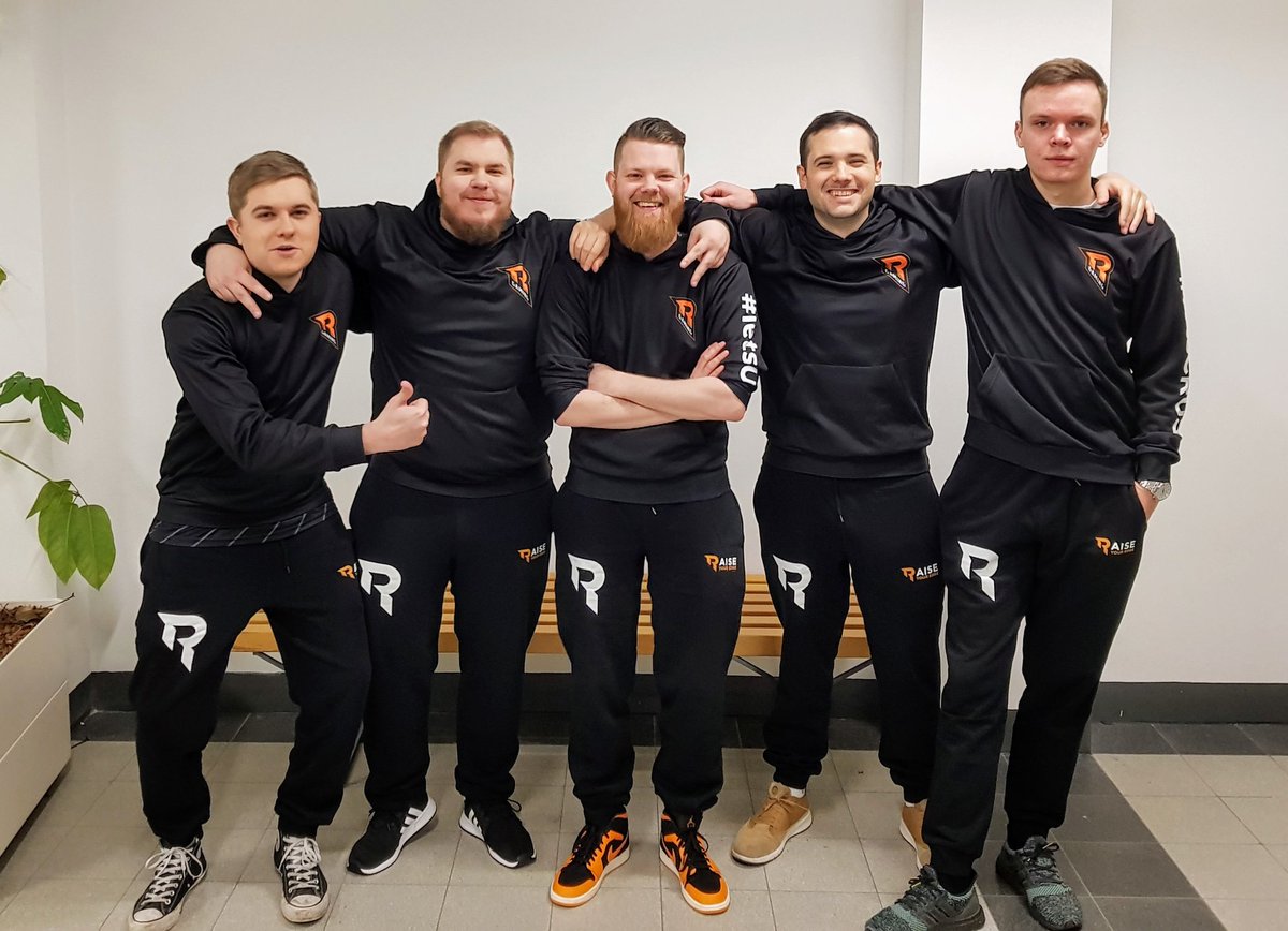 Media day for <a href="/TeamRYE/">Raise Your Edge Gaming</a> (don't ask what @RYE_Linksy is doing)