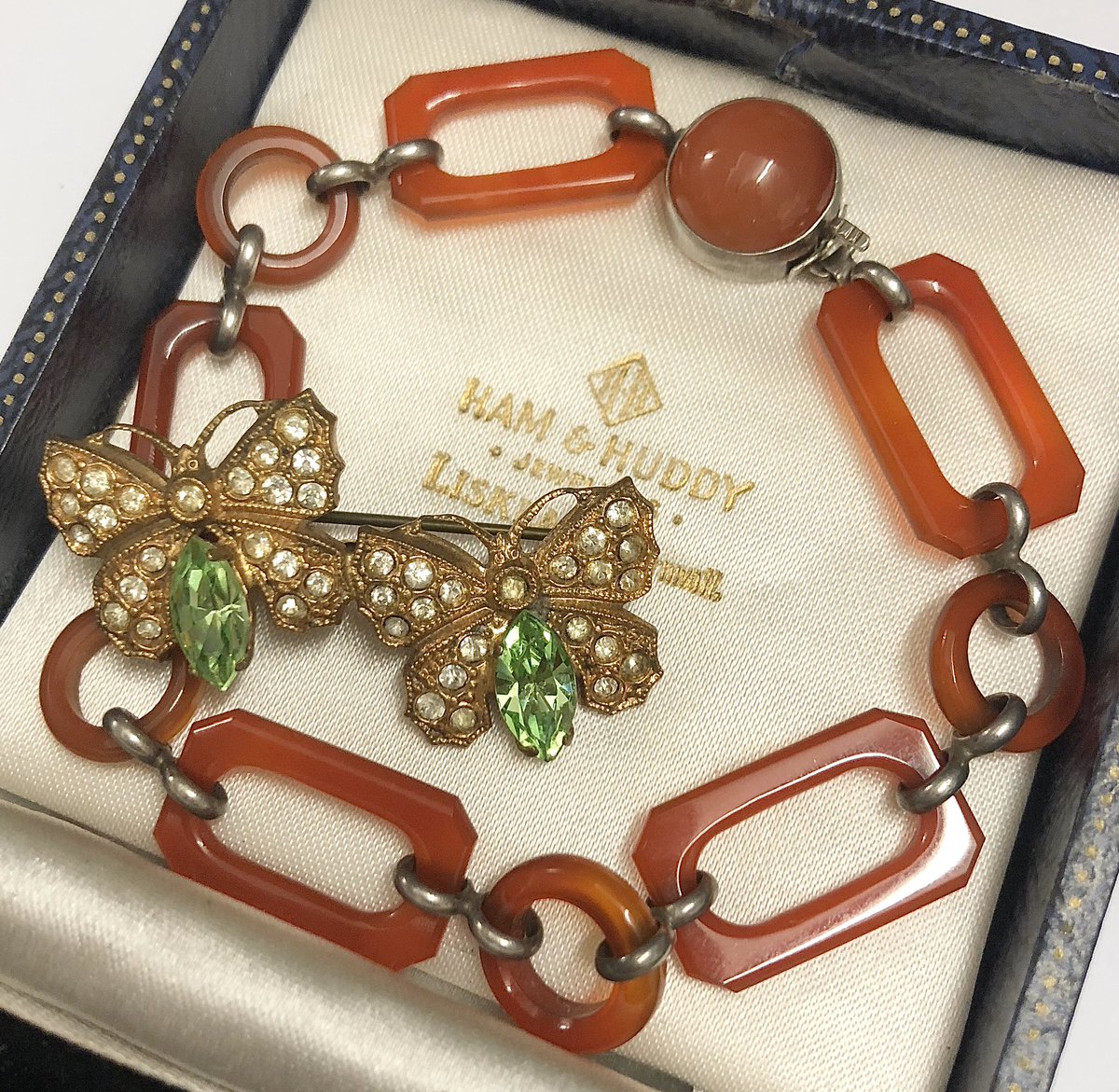 LisaMarieFranks's tweet photo. ๐ฆ Some Of Todayโs Fresh Treasure Added @ Melksham Arcade This Morning! ๐ฆ
#books #jewellery #deco #coral #carnelian #insects #wwi #trenchmap #butterflies #badger #taxidermy #chinese https://t.co/DkTvS2eWFA