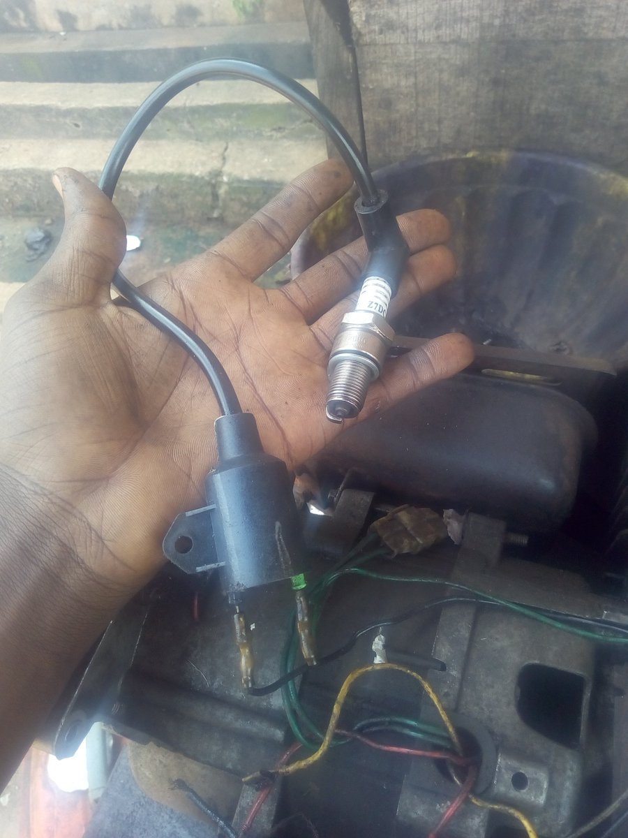 apexautomax's tweet photo. Ignition coil connected with spark plug.
#ApexECompany #generators #petrolgenerators #generatorrepairs #generatorservice #generatormechanic #generatorengineers #petrolengines #petrolmechanic https://t.co/9jbhRXcYJ4