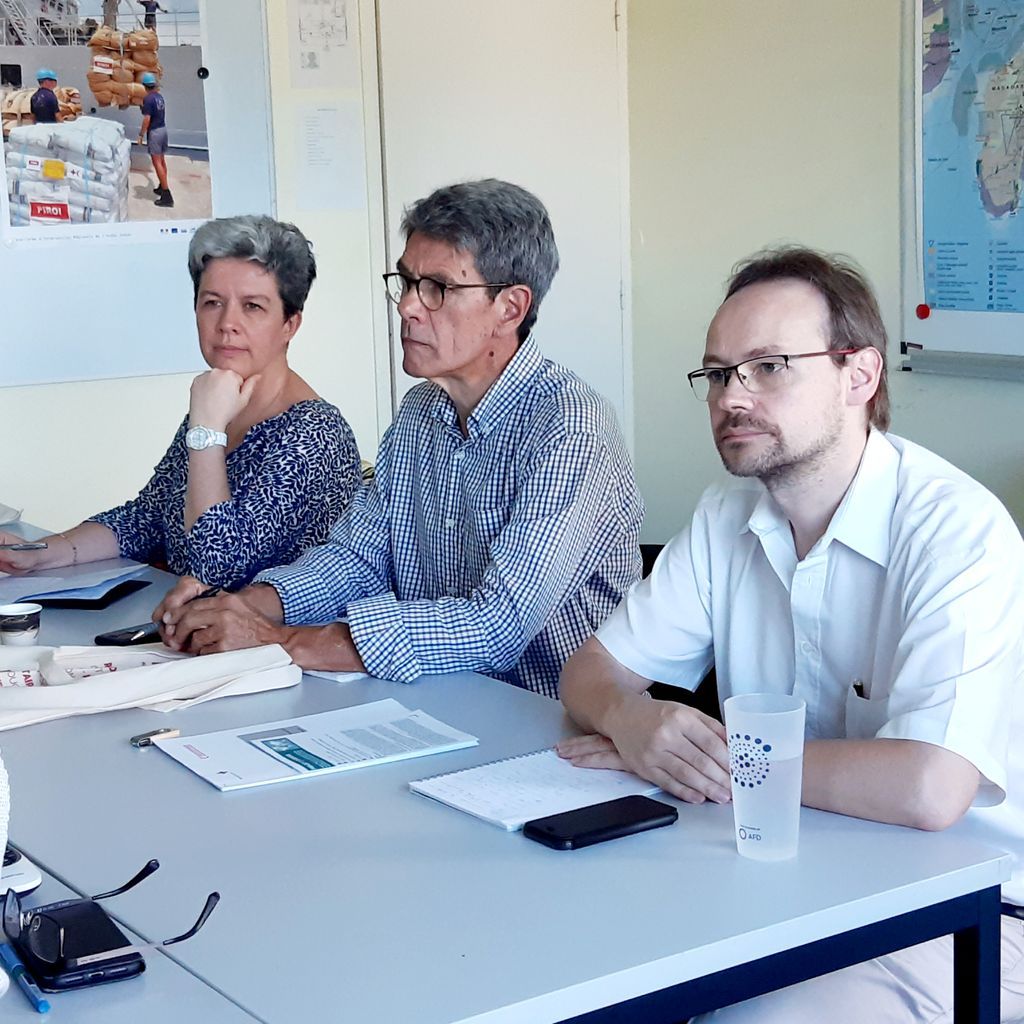 PIROI_CRF's tweet photo. [L' @AFD_France un soutien considérable au #PIROICenter] Visite de @VLJMLeroy - Directrice du département Transition démographique et sociale de l’AFD Paris, Philippe Lagier - Responsable équipe projet  santé, @DubernetMarc et @JCouriaut de l'AFD OI https://t.co/6CerIKSOTf