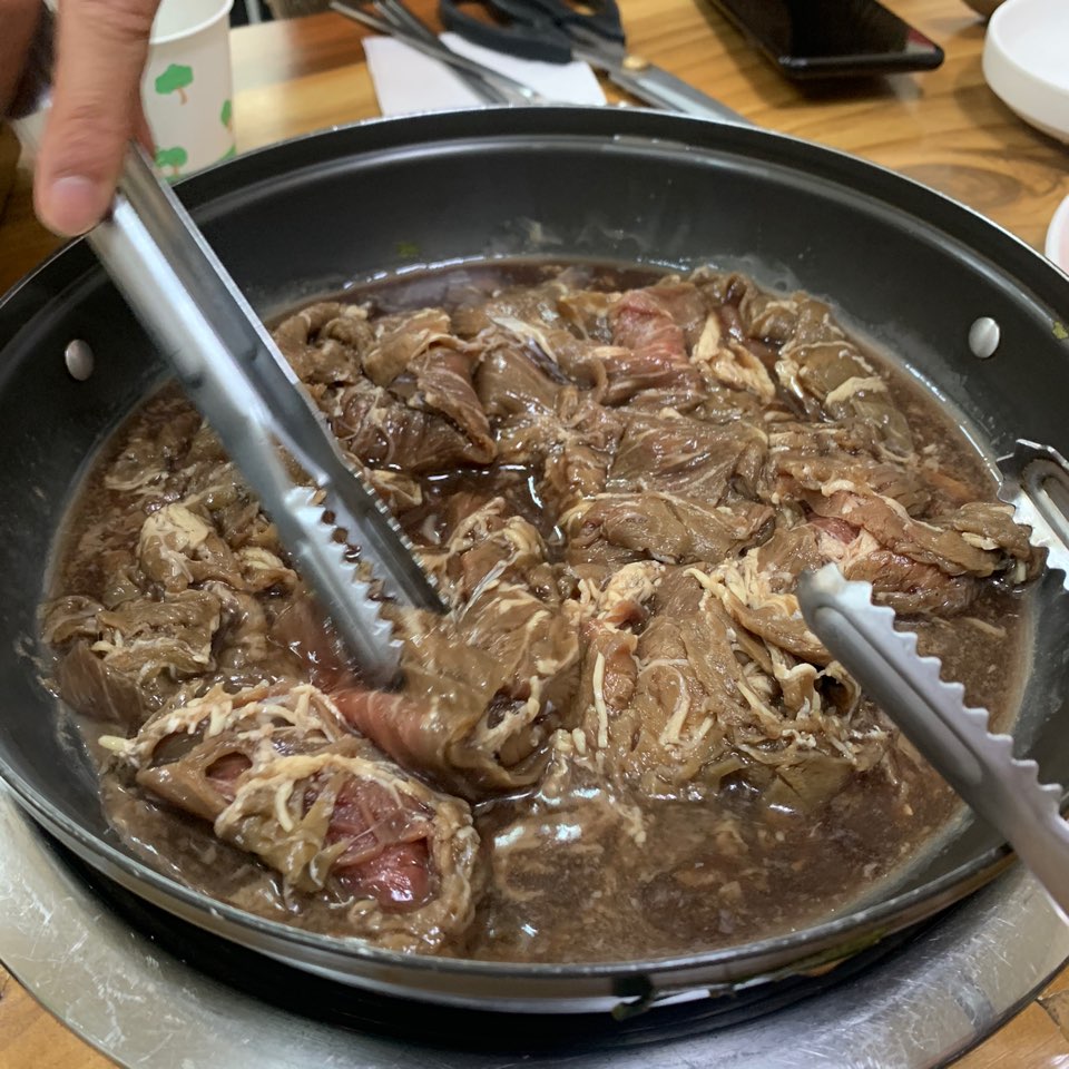 Famrecipe's tweet photo. #가문의레시피 는 쉽고 간편하게 먹을 수 있으면서도 건강에 해롭지않은 #양념소고기 테스트중이��요! 😝 과연 어떤 맛과 모습으로 완성이 되었을까요?
#신제품테스트 #식사아닌시식 #건강양념불고기 https://t.co/RmUfnMAdh4