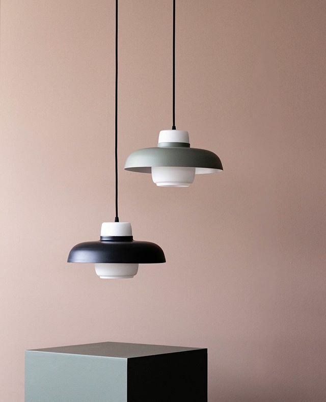 The Lento  lamp creates a pleasant combination of directed and dispersed light around the room. The lamp is designed so that the light source is never visible, meaning that it does not glare!⁠
.⁠
.⁠
#himmee #lentolamp #finnishdesign #designlamp ⁠
#ho… ift.tt/2TFnYTa