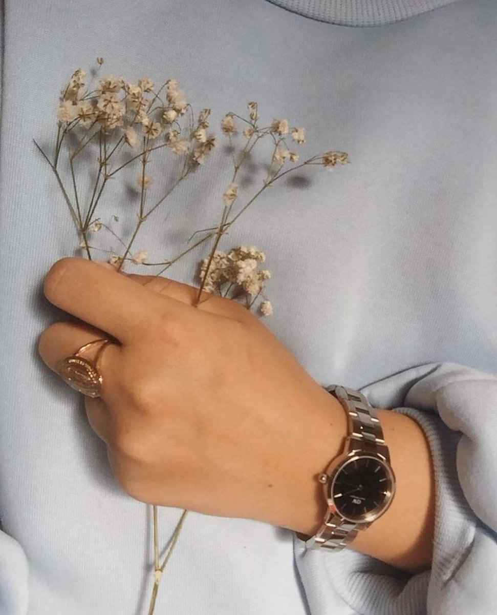 ئەو ڕۆژەی بڕیارمان دا یەک ببینین
بەیانیەکەی
من سەعاتەکەم خەبەر کردەوە

🧡🍁