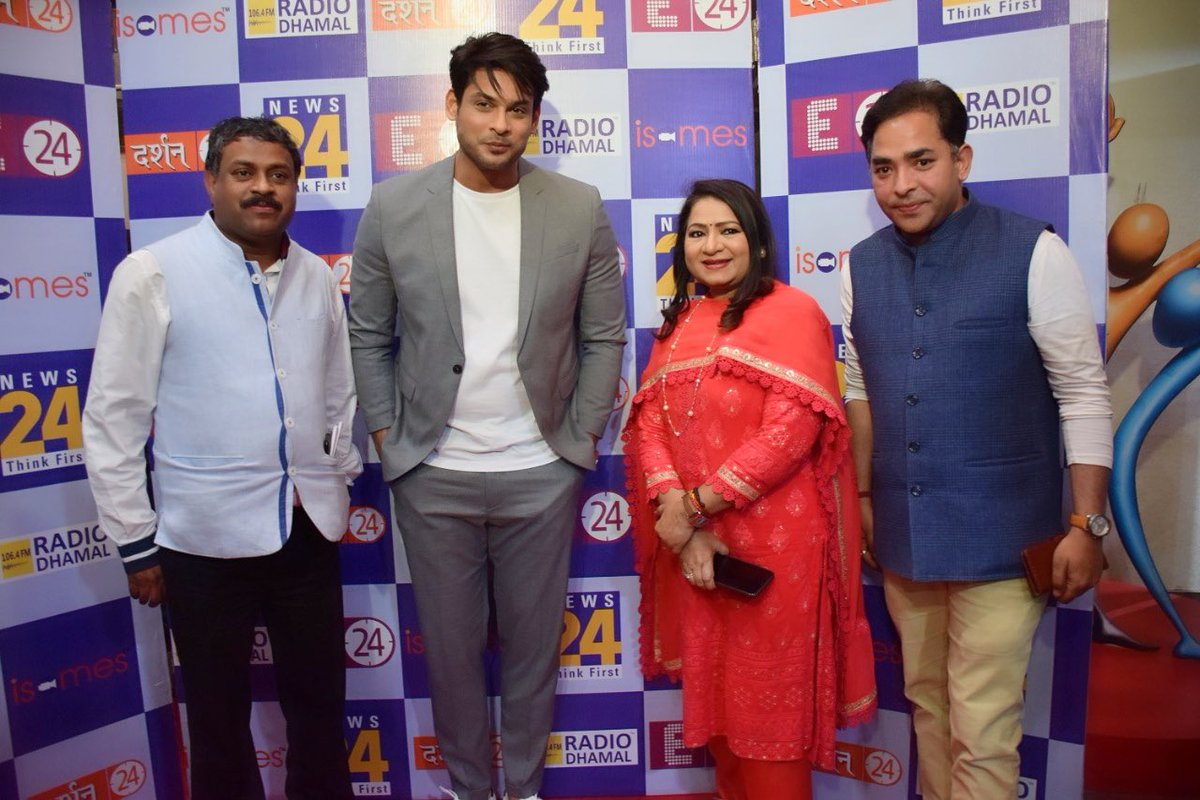 sidharth_shukla's tweet photo. It was lovely to have been a part of #Manthan2020 here in Delhi. Thank you @news24tvchannel for having me!
.
.
.
@anurradhaprasad @BorntobeAshwani @news24tvchannel @E24bollynews 
#Manthan2020 #Manthan https://t.co/JJyxxvyABi