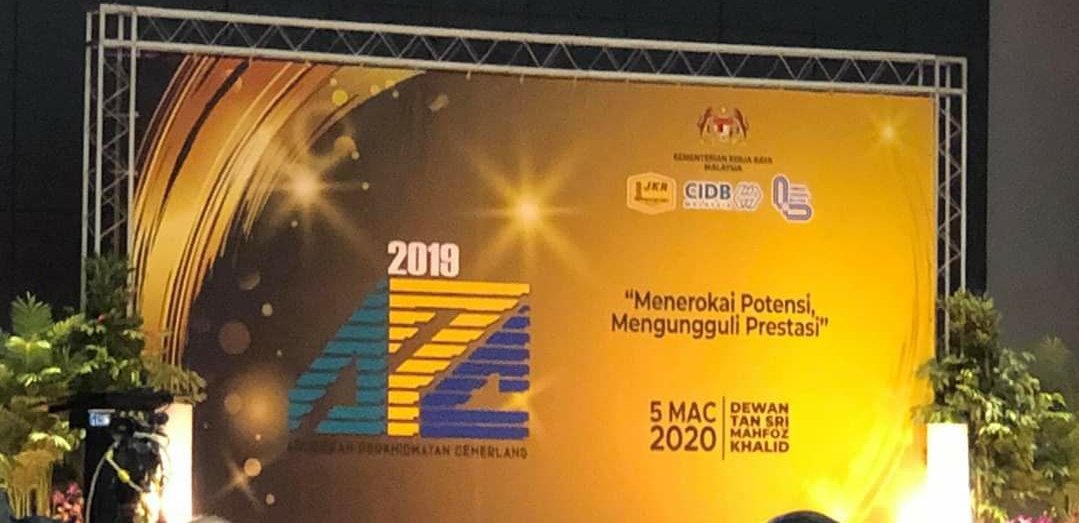 BpCkas's tweet photo. ALHAMDULILLAH &amp; TAHNIAH DIUCAPKAN KEPADA PEGAWAI² BP&amp;P, @CKASHQJKR YG MENERIMA ANUGERAH PERKHIDMATAN CEMERLANG @JKRMalaysia 2019
"Menerokai Potensi, Mengungguli Prestasi"
•PN @anita_shafie •PN DURRAH MUNIERAHHANIES •CIK RAHIMAH
@arkamaluddin @IrZulkefly @azudinmansor @badio64 https://t.co/yx4n3dvkmS