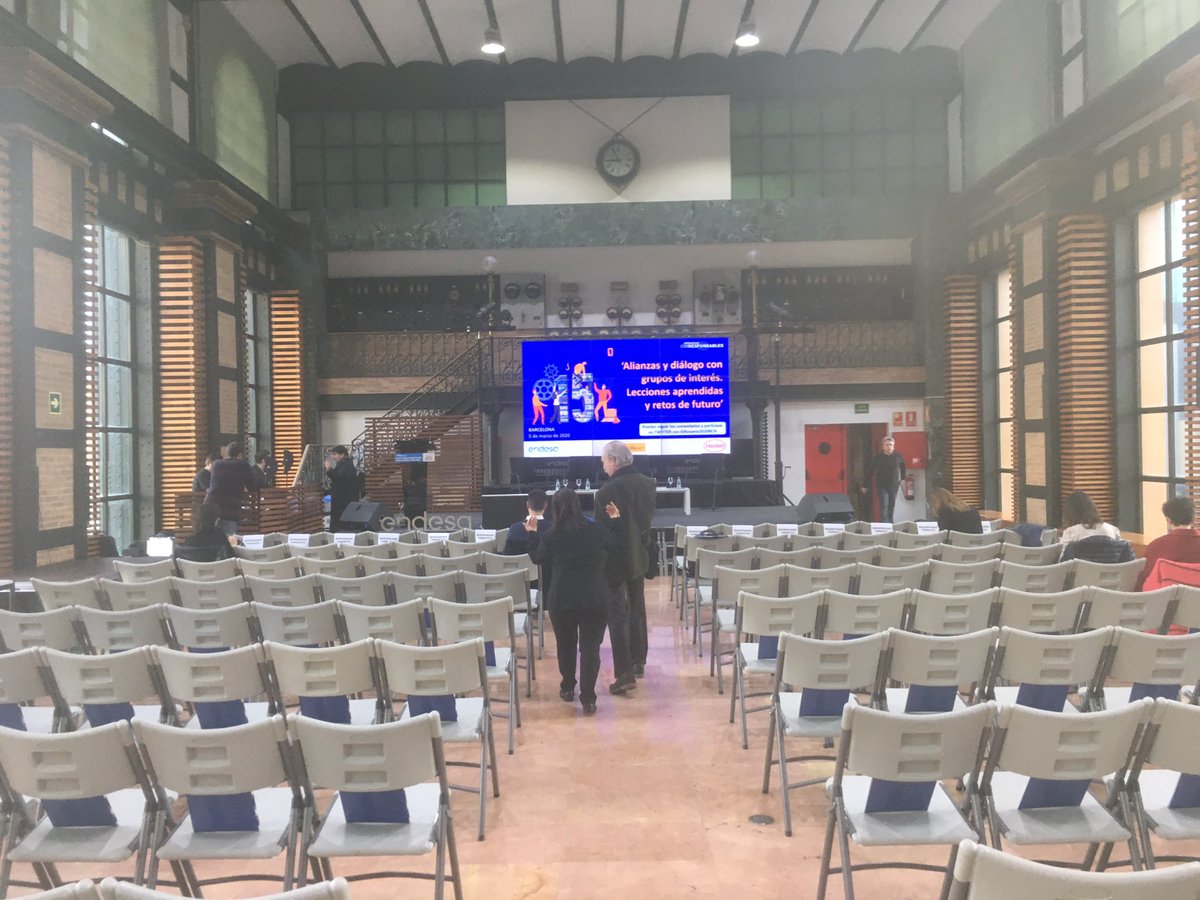Corresponsables's tweet photo. ¡En breve iniciamos la #JAnuario2020BCN! Abrimos puertas y las primeras personas acceden ya al extraordinario auditorio del Espai @Endesa. Recuerda que puedes seguir y comentar la Jornada con el hashtag #JAnuario2020BCN ¡Hagamos que sea tendencia! https://t.co/CNGxsDampo