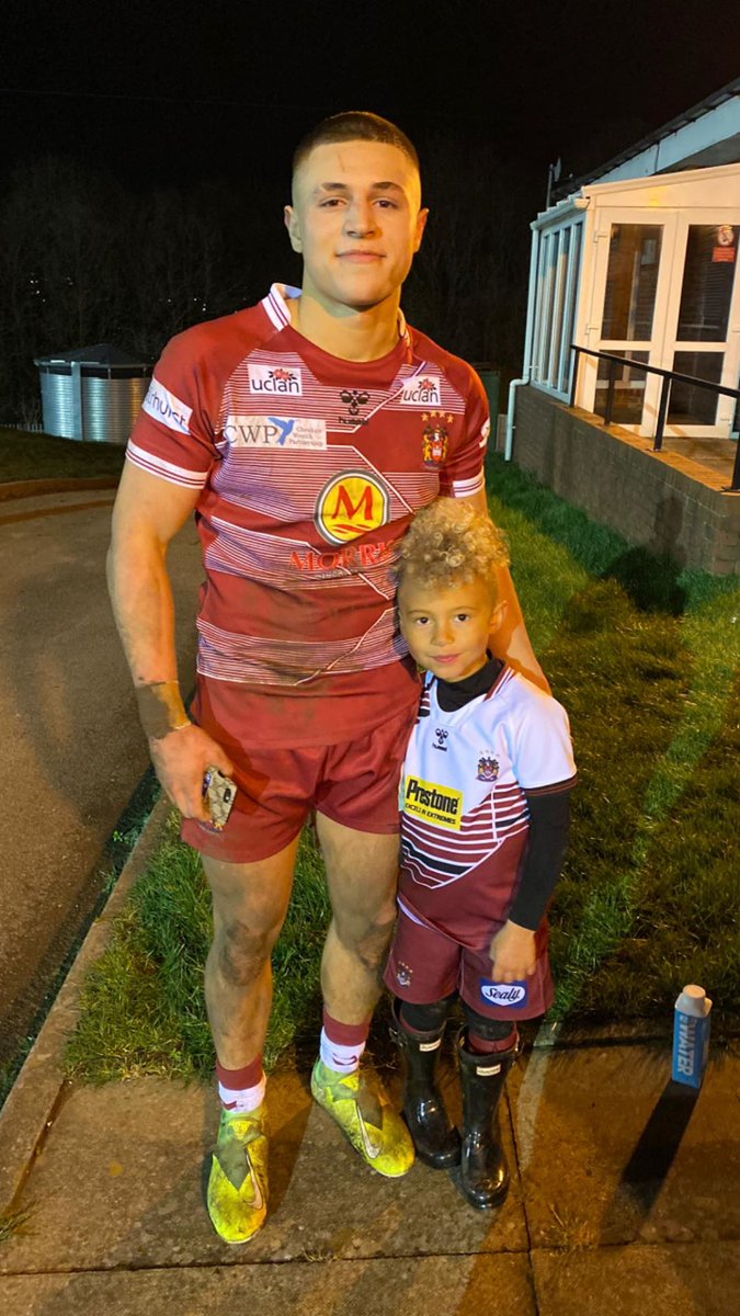 BakersMorris's tweet photo. These two young men have got a very famous dad who played for Wigan. Who is he. BTW do you like our Logo on the front of the Academy Shirts ? @WiganWarriorsRL https://t.co/ULyLVOVKqm