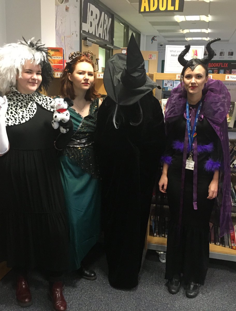 NES_English's tweet photo. Our face when you talk during silent reading 💀 #WorldBookDay2020 https://t.co/qyCI58KnDs