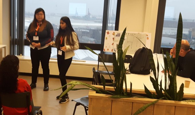 <a href="/dehaagse/">De Haagse Hogeschool / THUAS (INACTIEF/INACTIVE)</a> feliciteert het #1ejaars #TBK #studentenbedrijf 
@DTech15763492 (van het #zorgproduct de #SafetyBreak) met het behalen van de HALVE FINALE van <a href="/Jong_Ondernemen/">Stichting Jong Ondernemen</a>. Weer een team uit #Delft bij de 12 HBO-toppers van het land! 8 mei is het zover. Op naar #scvhj2020!