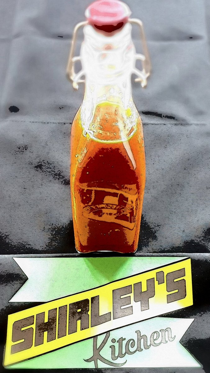 Back at it again TODAY @Unionst_mkt 11:30 - 14:30. If you're feeling cold we are bringing the heat with our homemade Shirley's hot pepper sauce. If you're feeling brave ask about Mr P Hot 🥵
💚💛🖤
#jerkfalafel #streetfood #plantbased #hotsauce #spiceupyourlife #londonstreetfood
