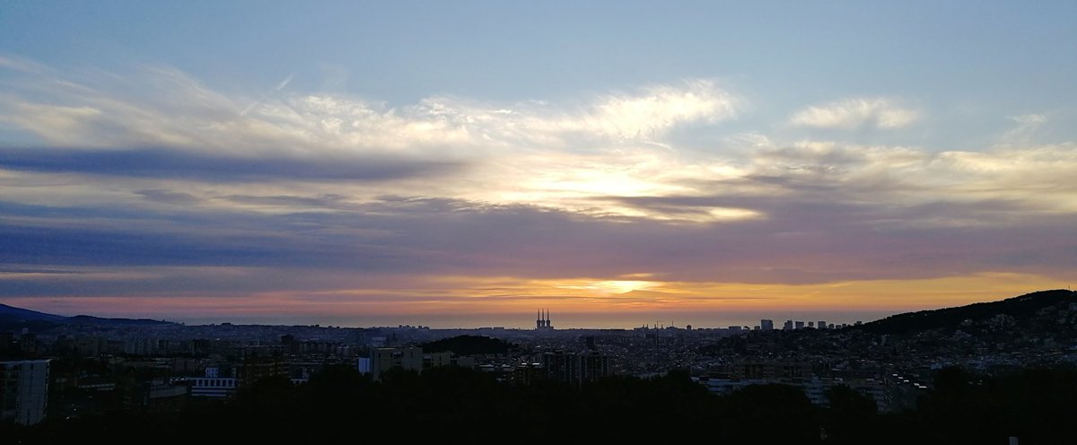 Bon dia, menys fred que ahir amb 11 graus (07:15h) #Montbau #Barcelona Cap a les 08h vistós parheli, sense imatge. #324eltemps #arameteo #meteocat #StormHour #ThePhotoHour #sunrise #eltempsamb