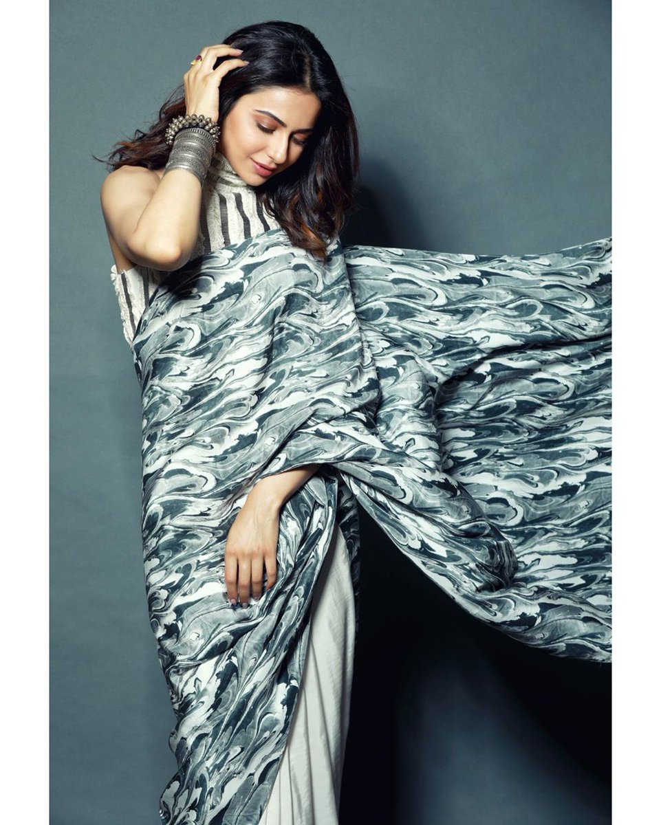 Fridayenter's tweet photo. Easy Breezy @Rakulpreet😍😍
 
#RakulPreetSingh https://t.co/ZxVsARmDVG