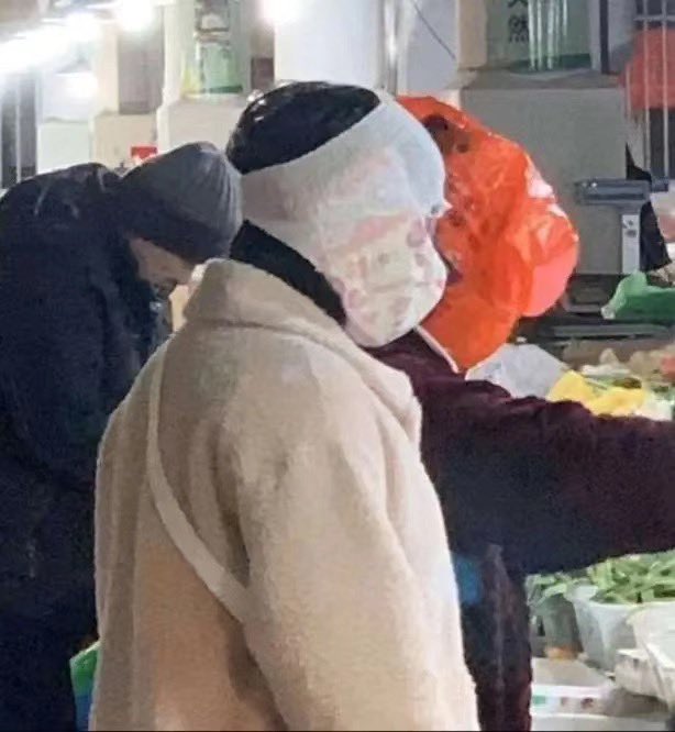 CtechiErica's tweet photo. #COVID19
Hey buddy, look here! 
We have professional face shields for you.
Please transfer to someone in need. https://t.co/j22XIqNiPY