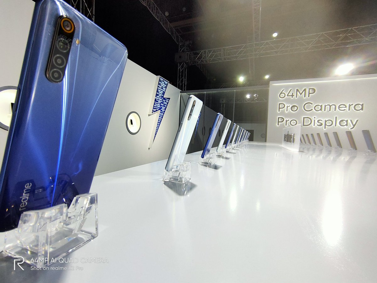 FrancisRealme's tweet image. Just here, pick up the one you like!
90hz display, 30w charging, 64MP camera on all. 20x telephoto lens with 6 Pro. 
#ProCameraProDisplay 
#realme6
#realme6Pro 
#realme6Series