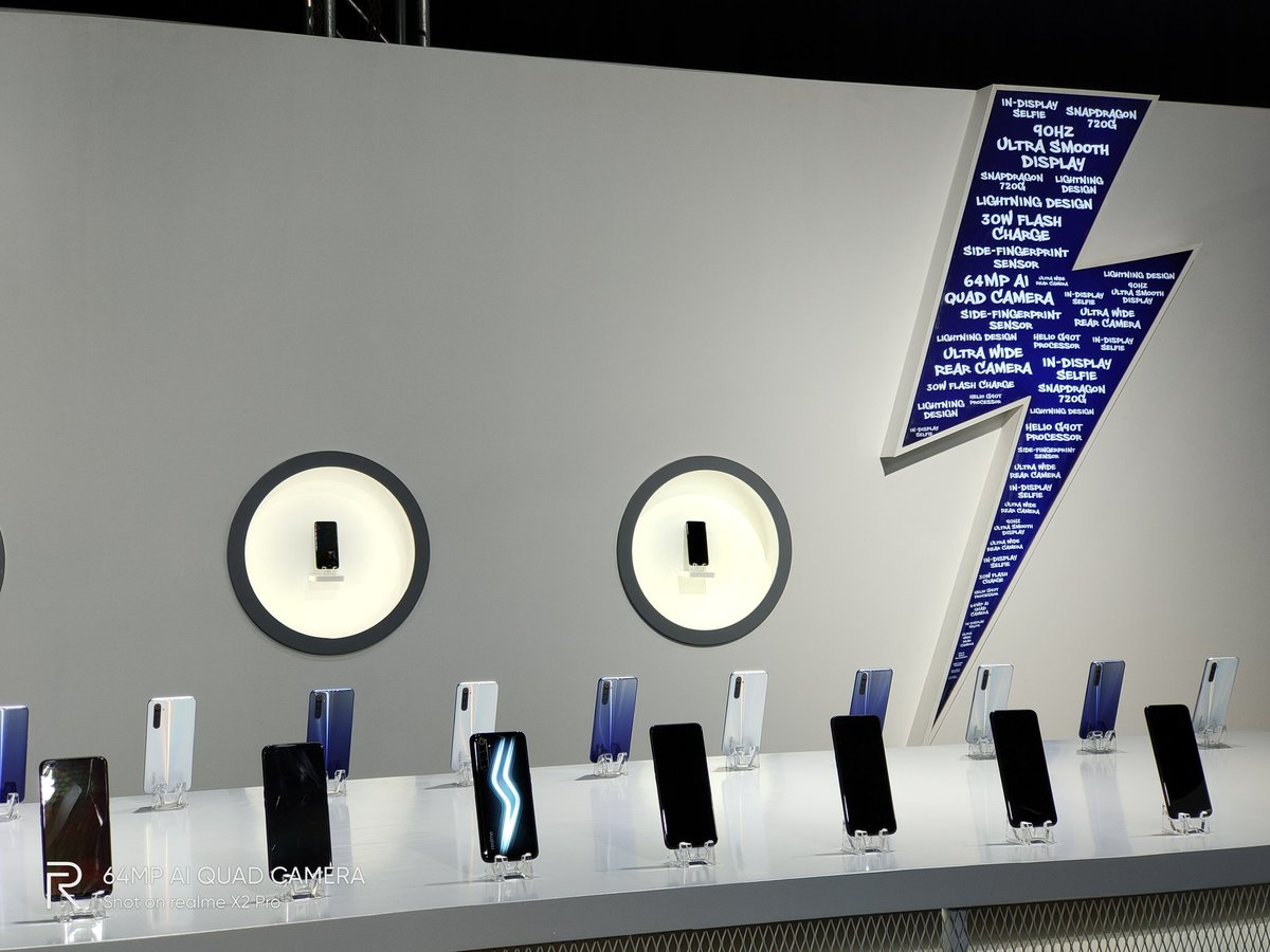 FrancisRealme's tweet image. Just here, pick up the one you like!
90hz display, 30w charging, 64MP camera on all. 20x telephoto lens with 6 Pro. 
#ProCameraProDisplay 
#realme6
#realme6Pro 
#realme6Series