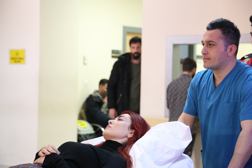 yilllmazz_'s tweet photo. İçim parçalandı 😔💔 ne oluyorsa sinsi soğuk kadın Şule yüzünden @Aslihangunerrr @ismaildemirci 
#KuzeyYıldızıİlkAsk #YılKuz https://t.co/q137yJMMjb